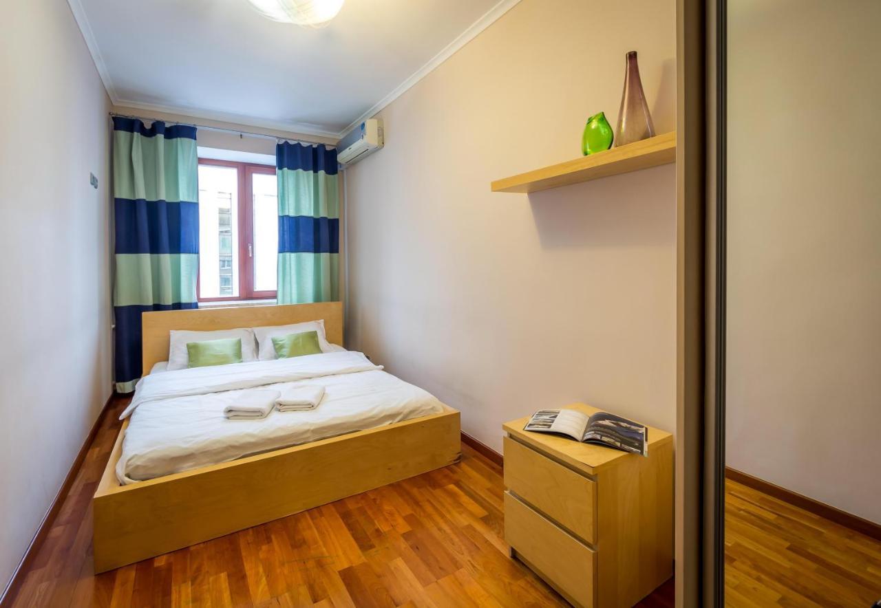 Apartment On Triokhsviatytelska Kiev Exterior foto