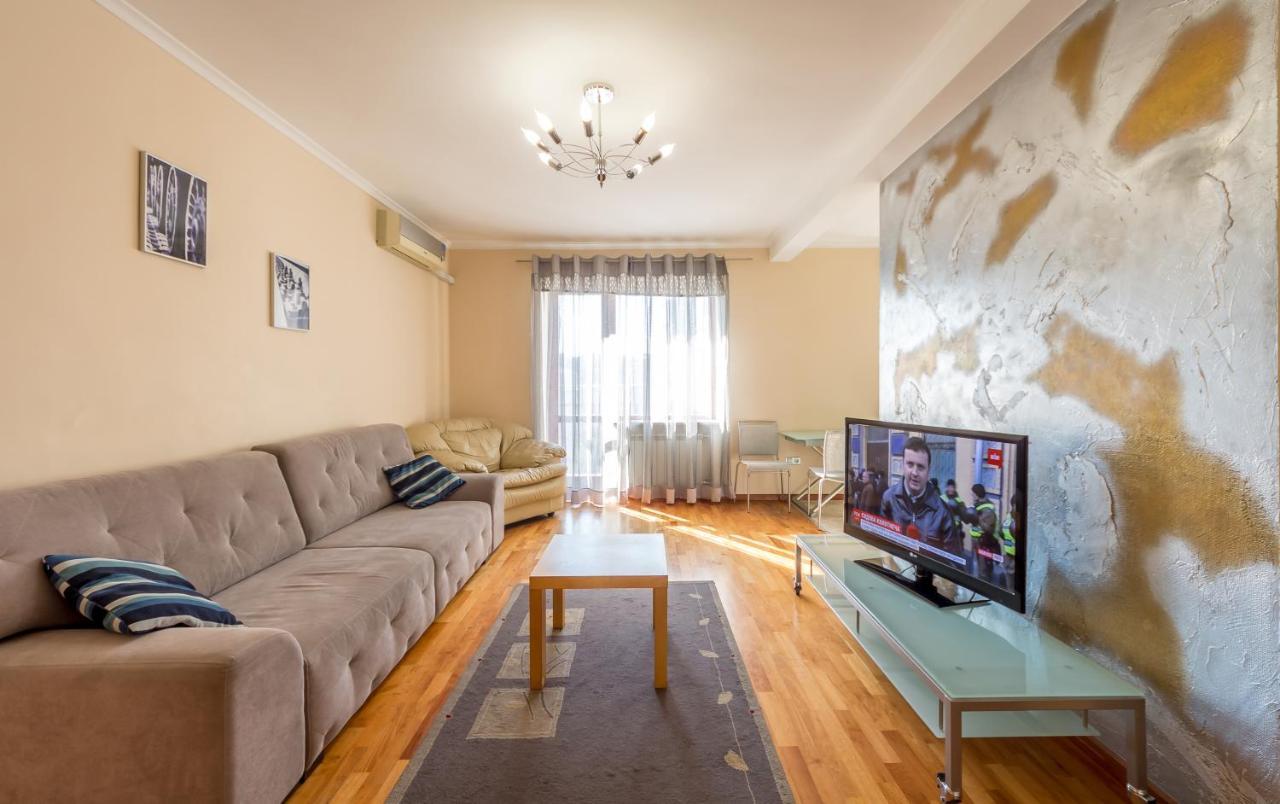 Apartment On Triokhsviatytelska Kiev Exterior foto